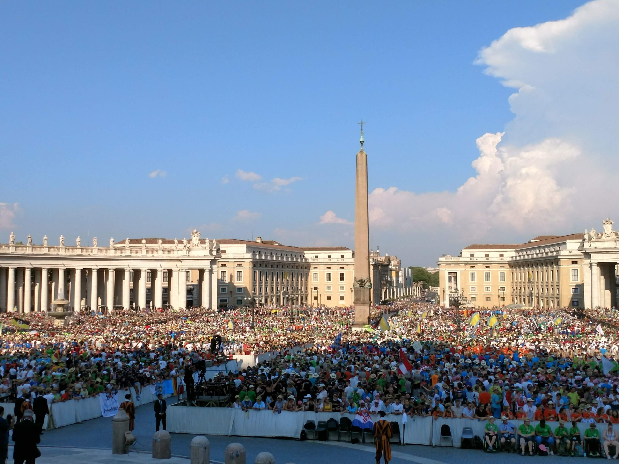 Ministranten auf Petersplatz